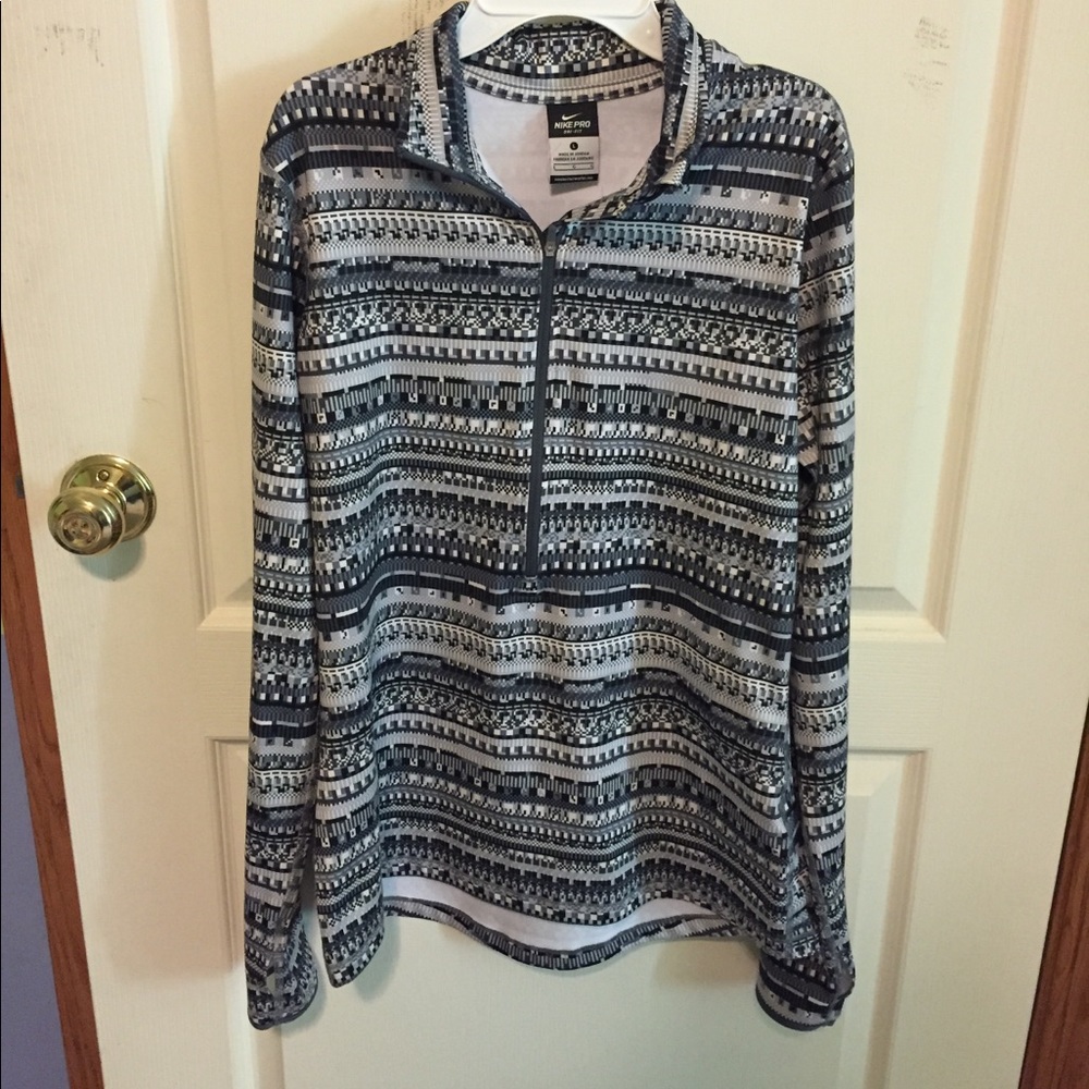 Nike
Womens Dri-Fit Pro Warm 8 Bit 1/2 Zip